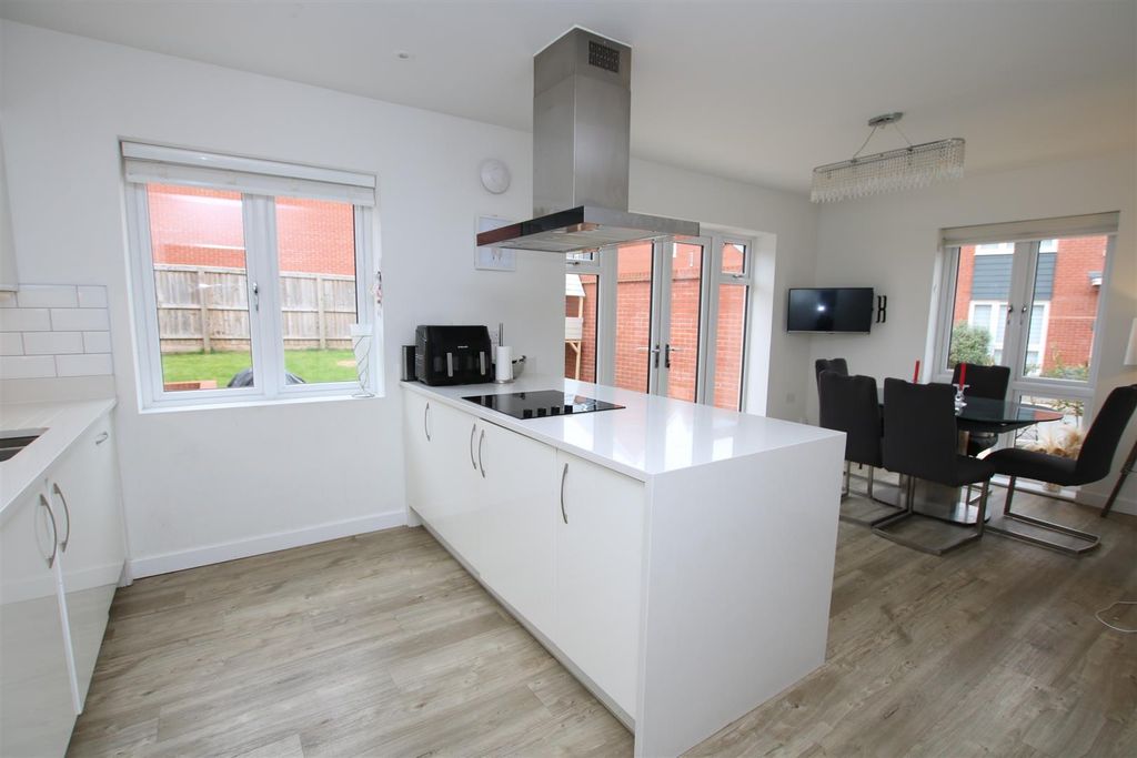 Property photo 3 of 22 Kitchen Diner 1.Jpg