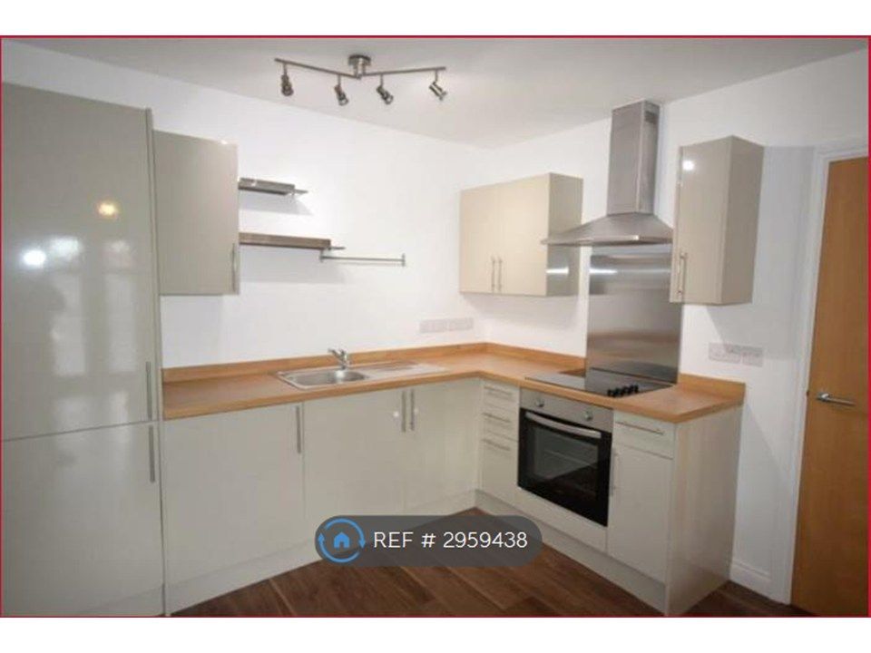 Property photo 2 of 10 Kitchen