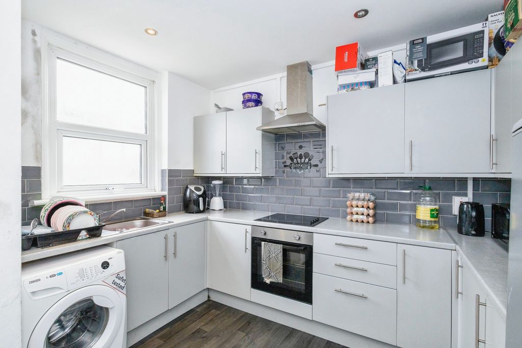 Property photo 1 of 14 Kitchen