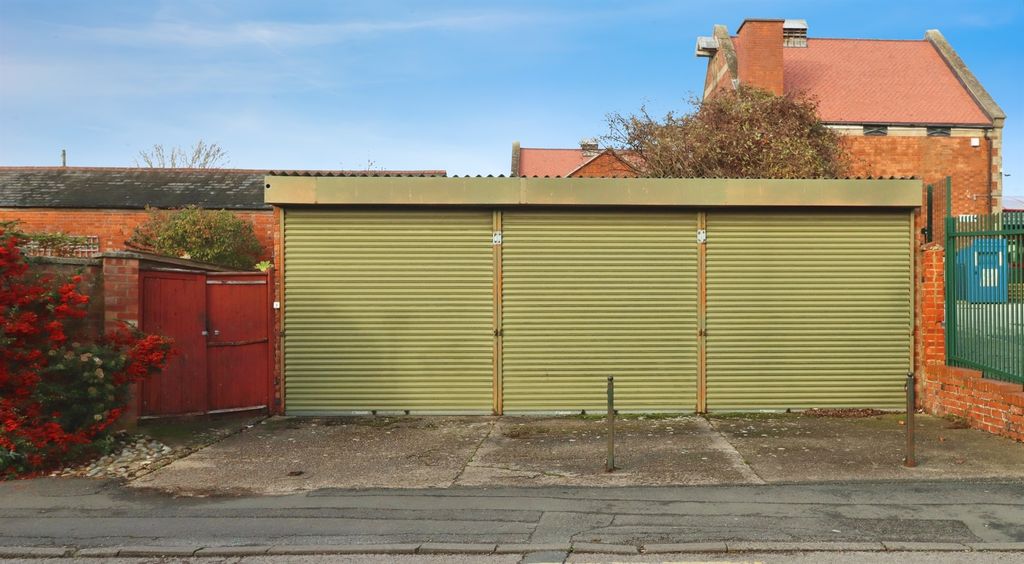 Property photo 3 of 20