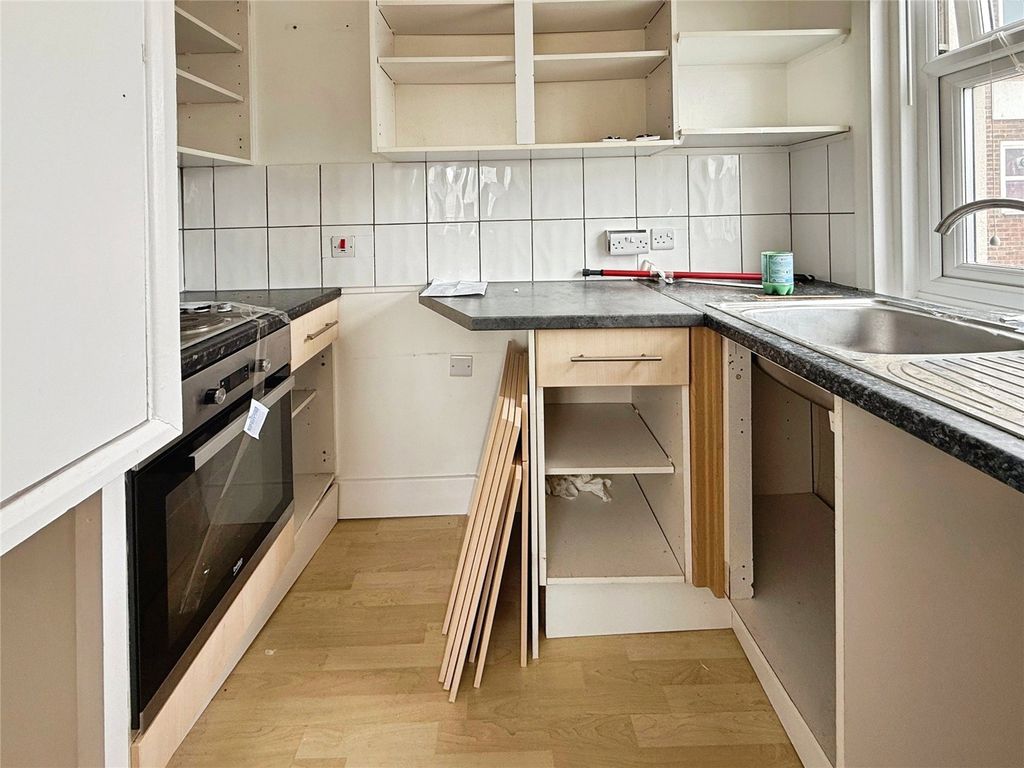 Property photo 3 of 7 Kitchen