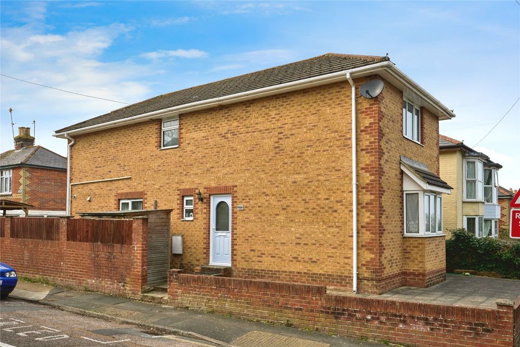 Property photo 1 of 15 Picture No. 16