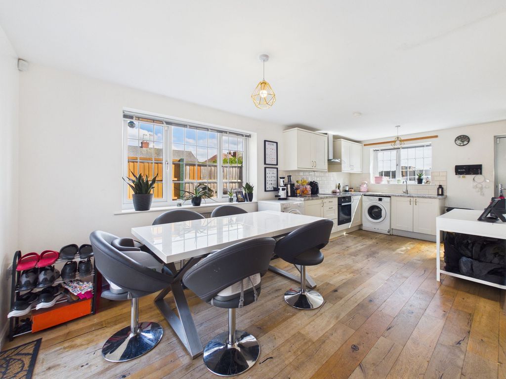 Property photo 3 of 14 Dining Kitchen