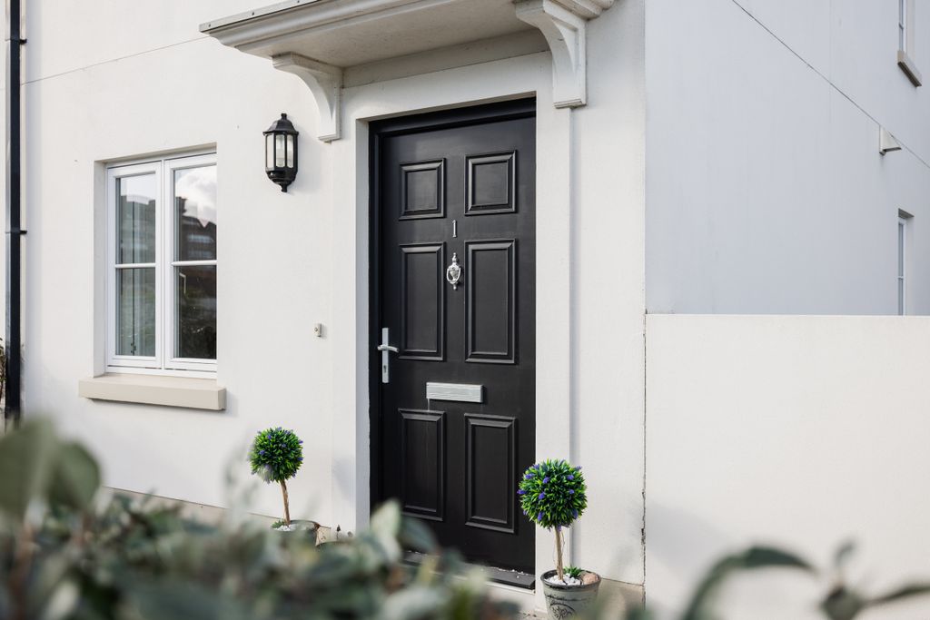 Property photo 2 of 20