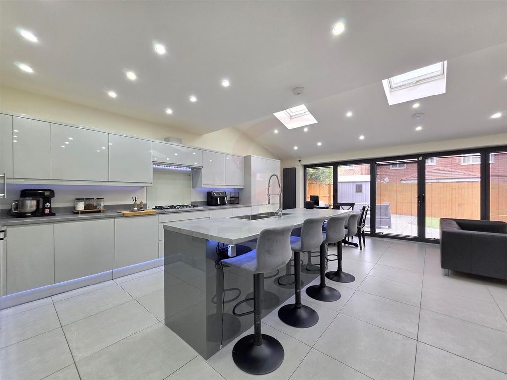 Property photo 3 of 17 Kitchen/Diner