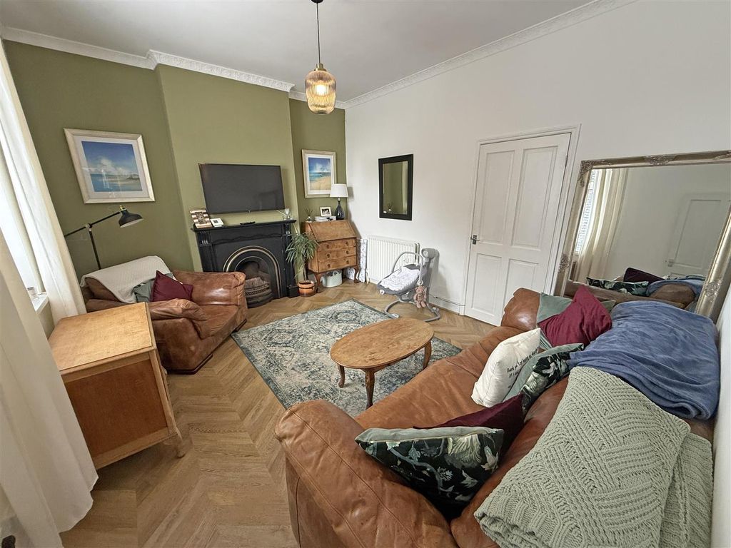 Property photo 2 of 10 Avenue Terrace Lounge Pic 2.Jpg