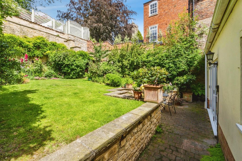 Property photo 2 of 24