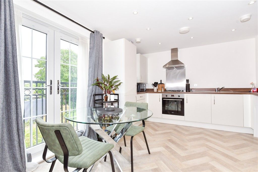 2 bed flat for saleBeatrix Drive, Aylesford, Kent ME20