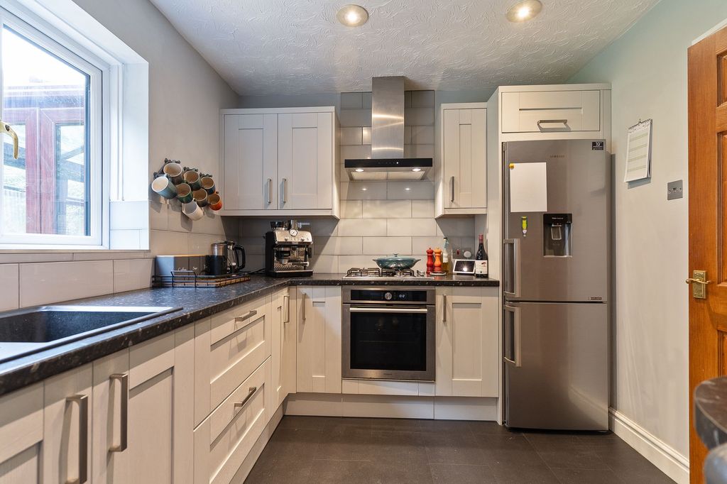 Property photo 2 of 29