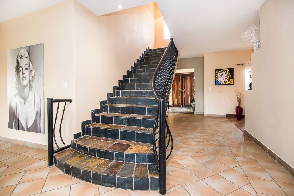 Property photo 3 of 42