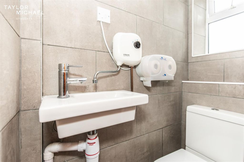 Property photo 3 of 5 Shared Toilet