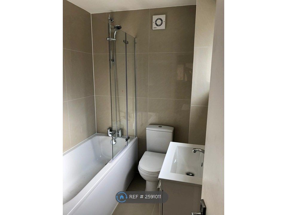 Property photo 1 of 9 Bathroom With Shower In The Bath