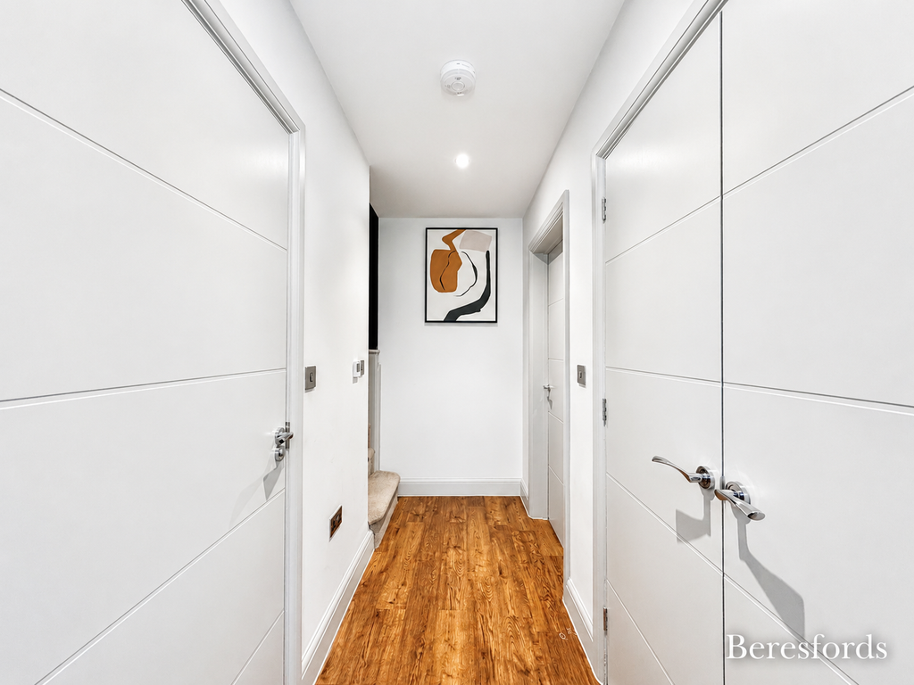 Property photo 2 of 31 Entrance Hall