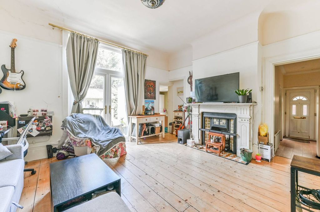 Property photo 2 of 11