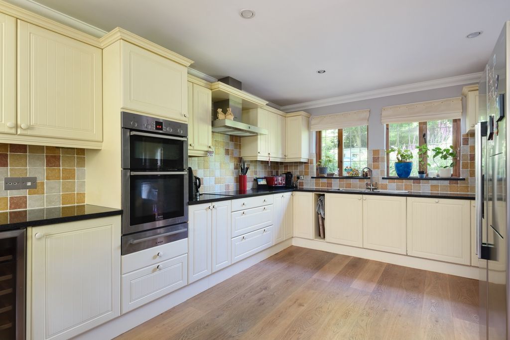 Property photo 2 of 25 5033925