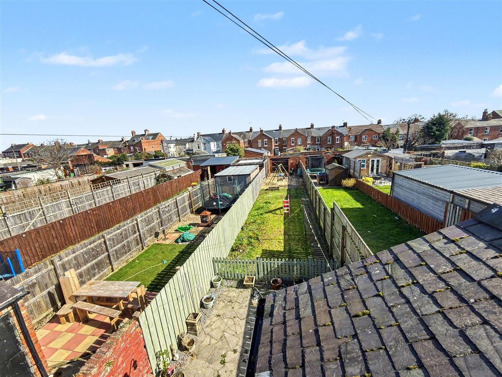 Property photo 2 of 10 Externally