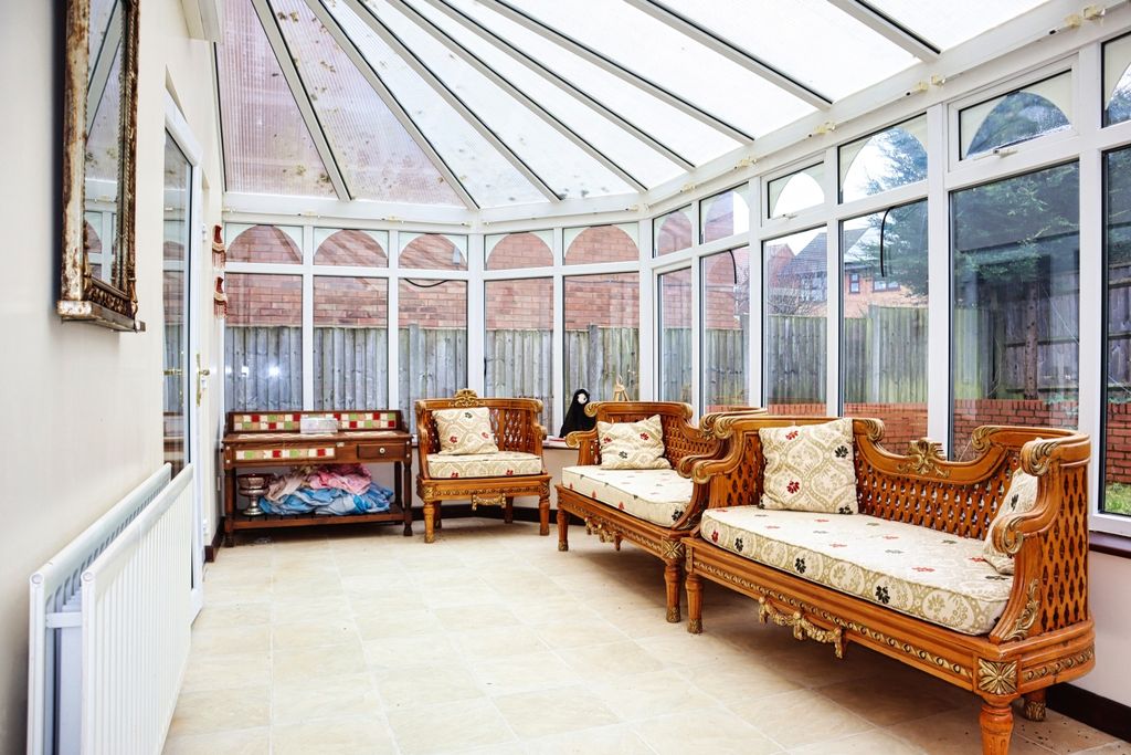 Property photo 3 of 16 Conservatory