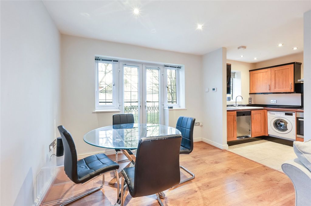 Property photo 2 of 10 Reception/Kitchen