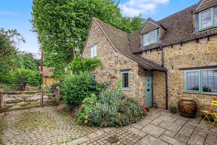 Property photo 1 of 10 332236