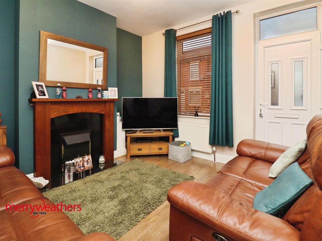 Property photo 3 of 12 Lounge