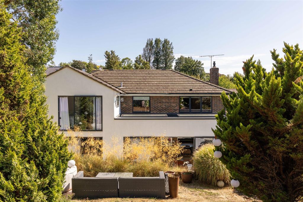 Property photo 2 of 32