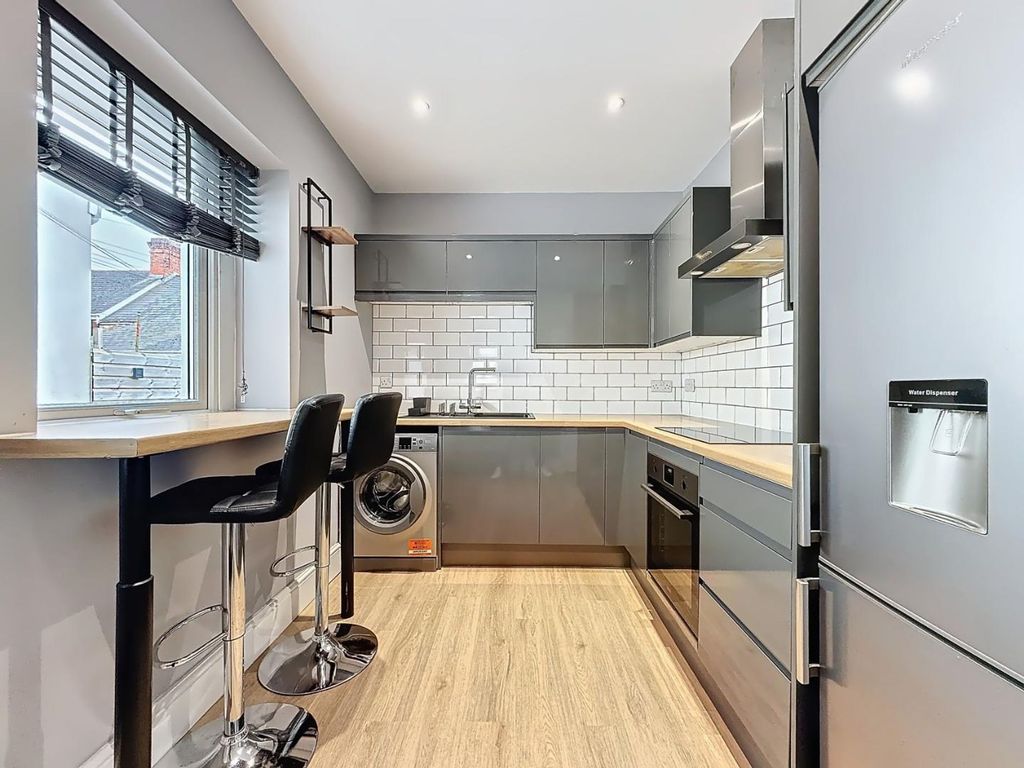 Property photo 3 of 17 Kitchen