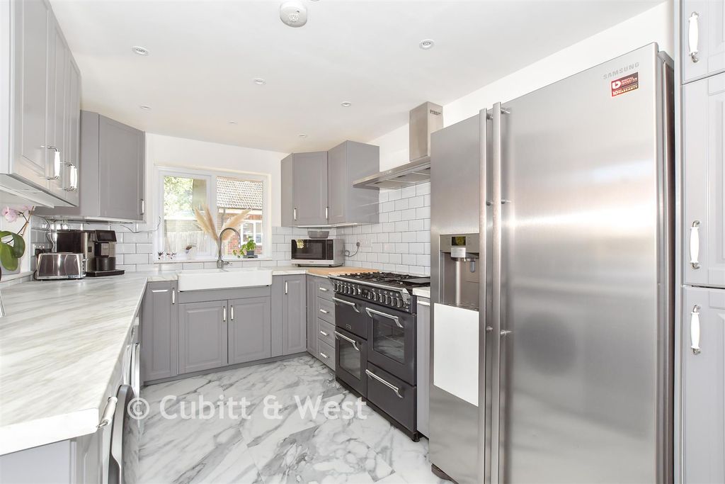 Property photo 2 of 17 Kitchen