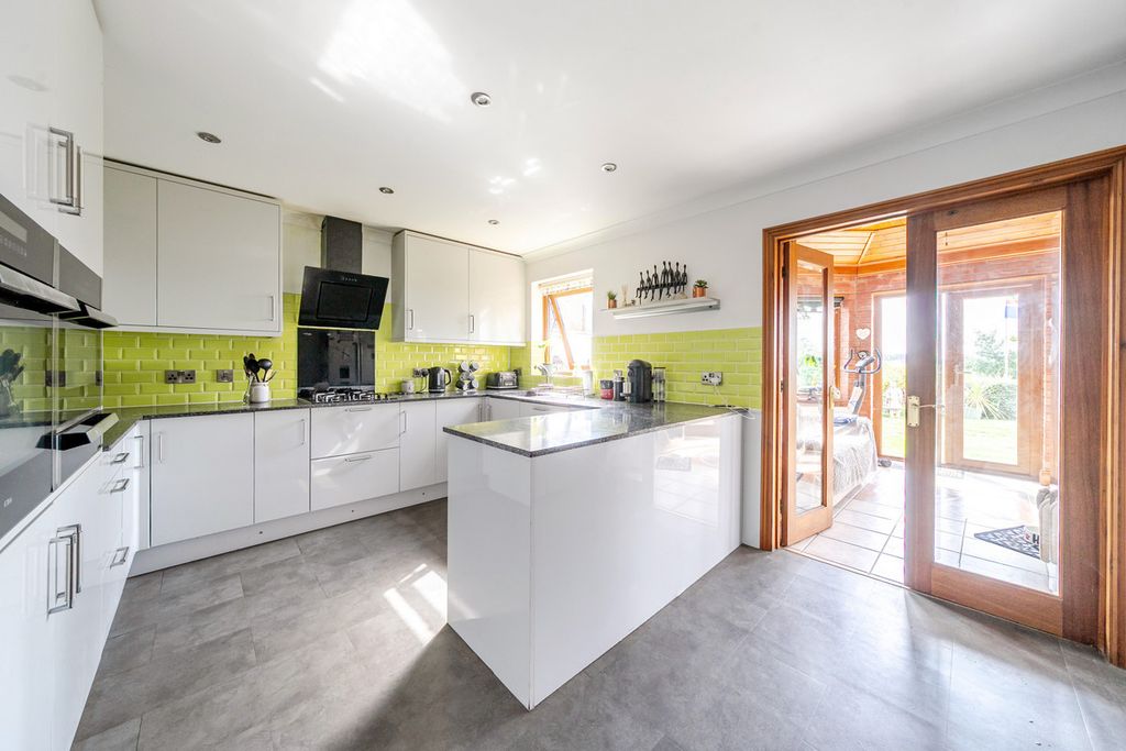 Property photo 3 of 29