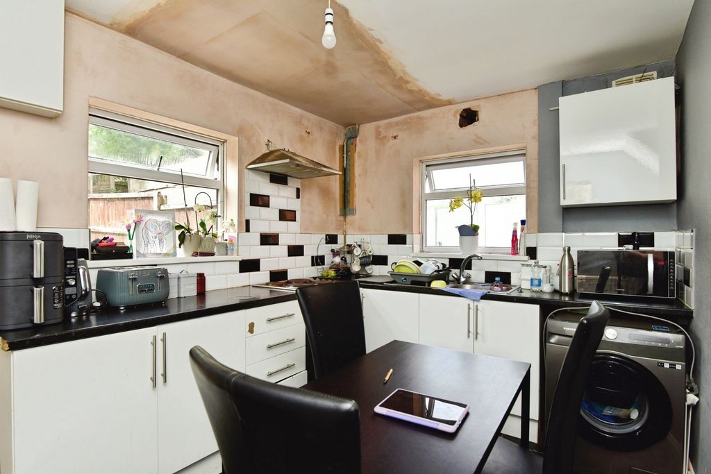 Property photo 3 of 19 Pbox-Img.Jpg