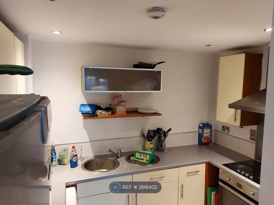 Property photo 2 of 8 Kitchen