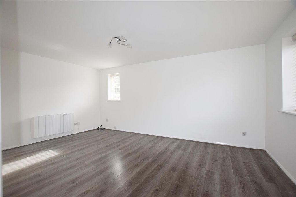 Property photo 2 of 5 105Draycottcloserecep2.Jpg