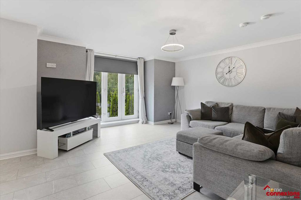 Property photo 3 of 21 Open Plan Lounge & Breakfasting Kitchen (2)