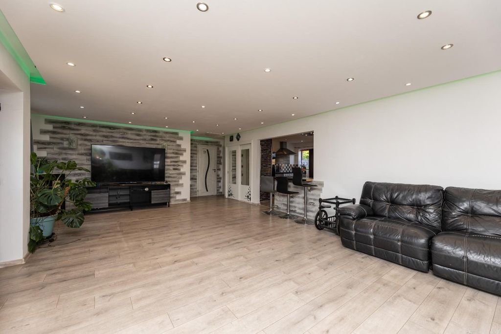 Property photo 3 of 20 5C5A5623.Jpg