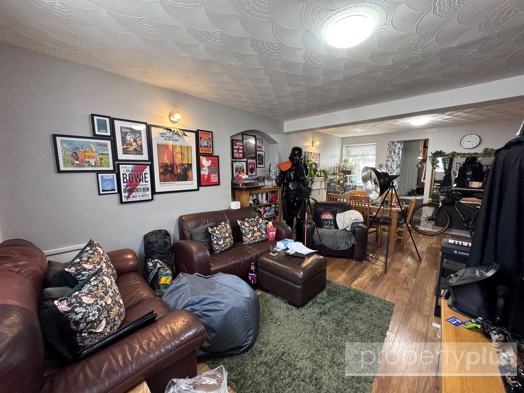 Property photo 2 of 17 Picture No. 11