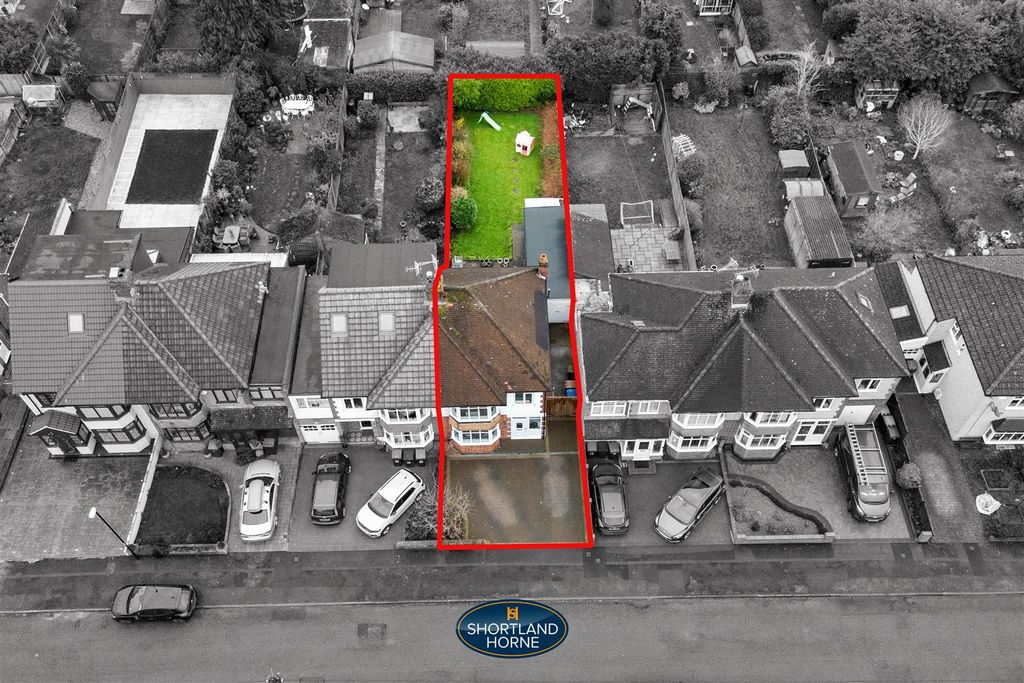 Property photo 2 of 22 71 Arnold Ave (3 Of 24).Jpg