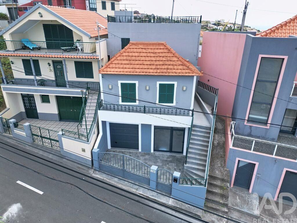 Property photo 2 of 32