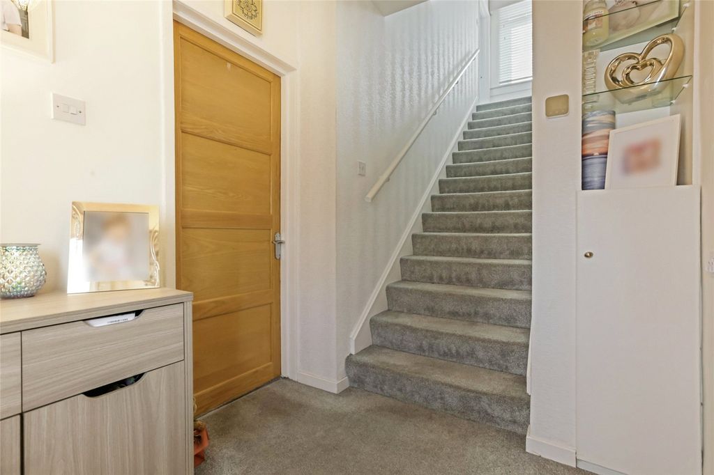 Property photo 2 of 21 Entrance Hall