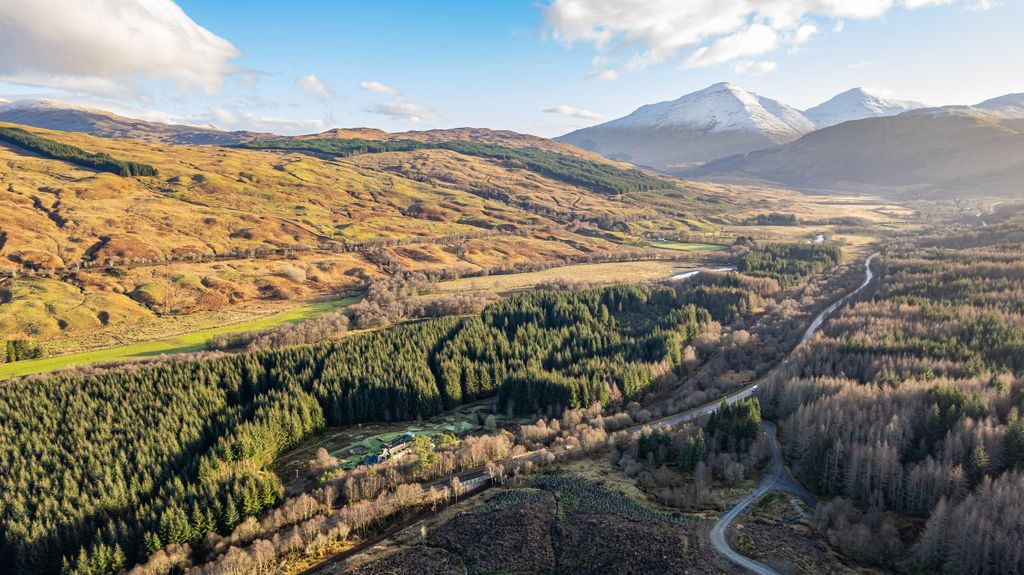 Property photo 2 of 30 Ewich-House-15