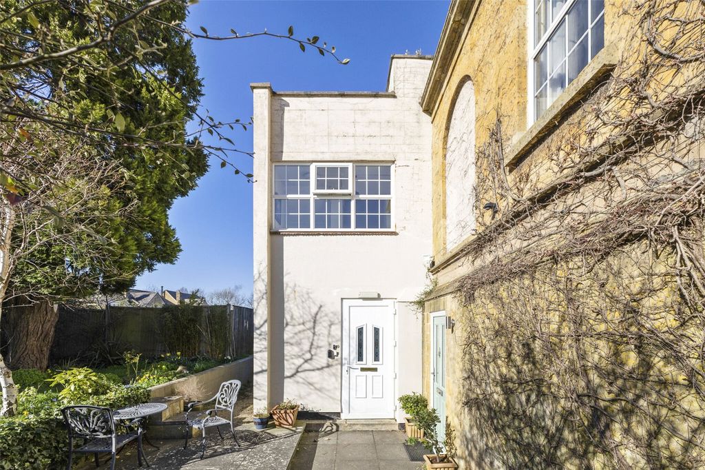 Property photo 3 of 12 Entrance