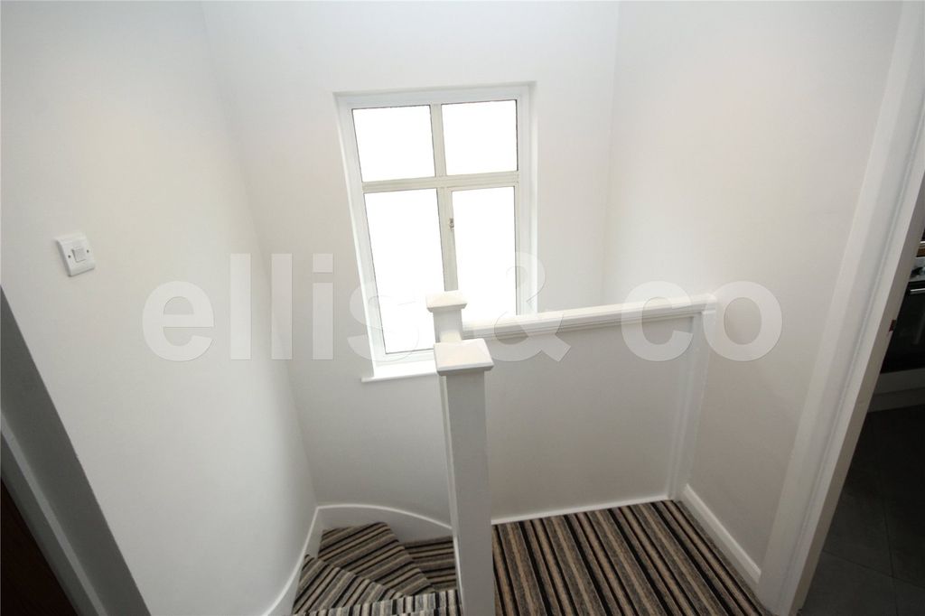 Property photo 2 of 8 Picture No. 10