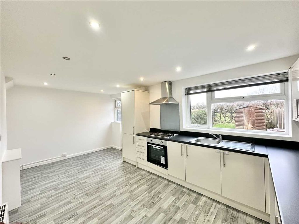 Property photo 3 of 27