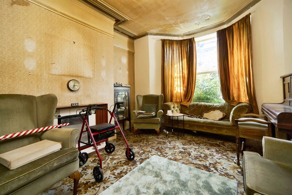 Property photo 2 of 25
