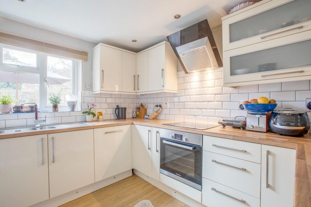 Property photo 3 of 12 Kitchen