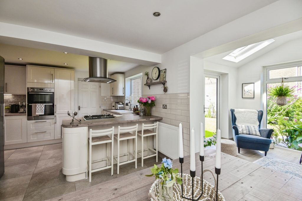 Property photo 3 of 20 Pbox-Img.Jpg