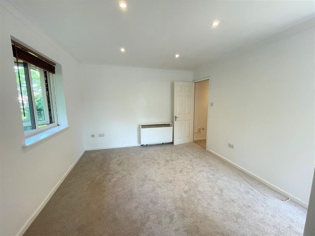 Property photo 2 of 5 18 Kern Close Lounge.Jpg