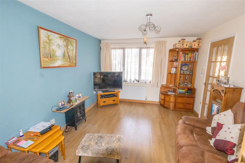 Property photo 3 of 17 Kestrel Close-11 - T.Jpeg