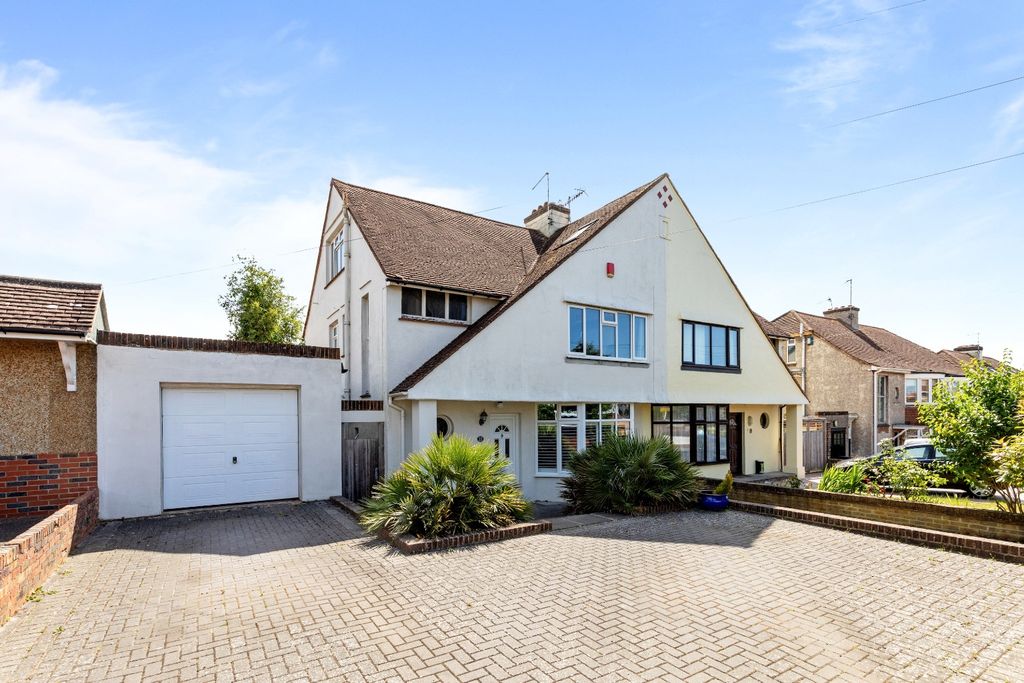 Property photo 1 of 17 2911540