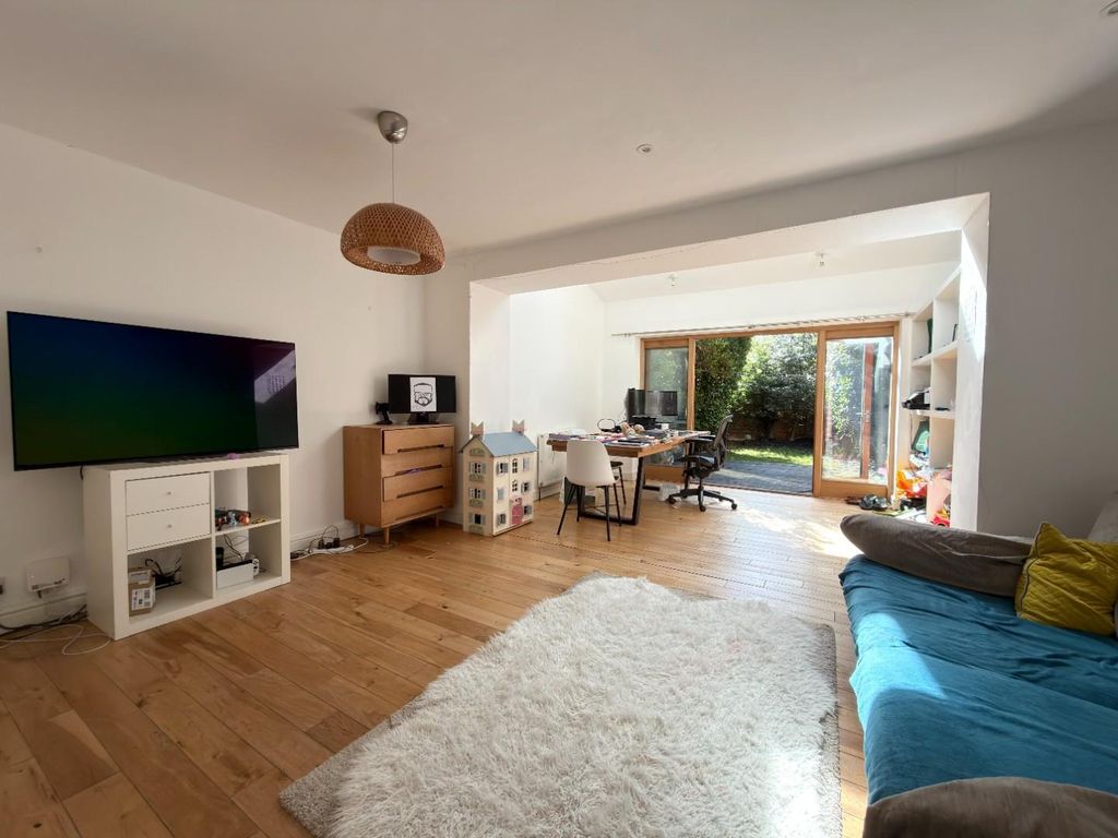 Property photo 2 of 18