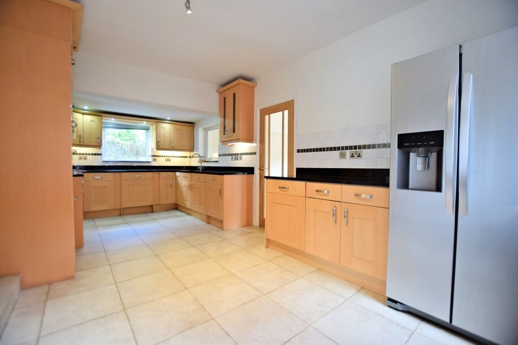 Property photo 2 of 14 Kitchen