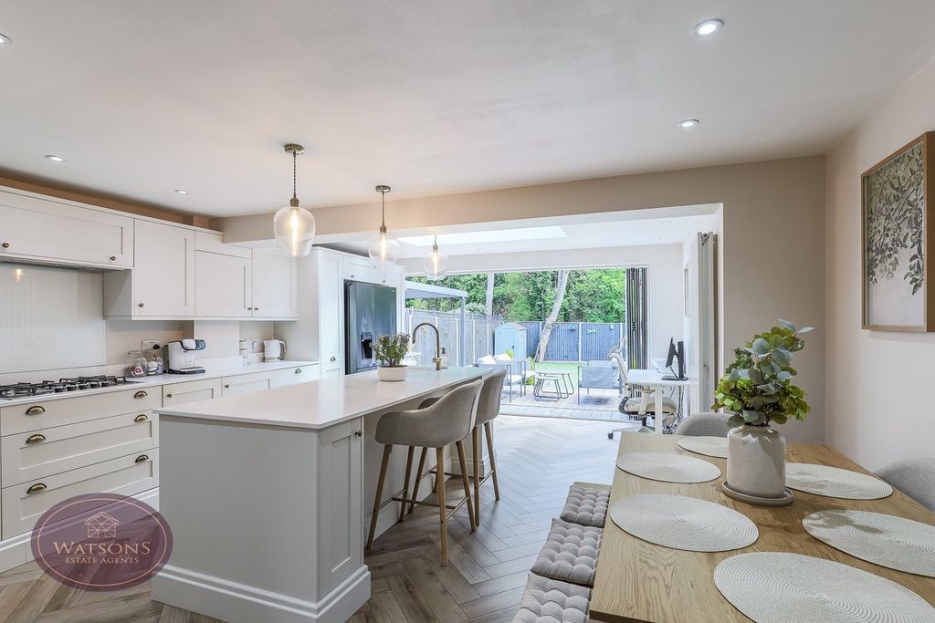 Property photo 2 of 34